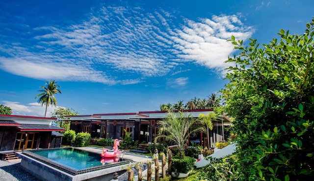 Room Only · Villa with Garden View, 16min to Phuket Old Town in Tambon Wichit