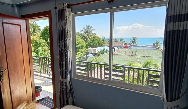Roomy Guesthouse