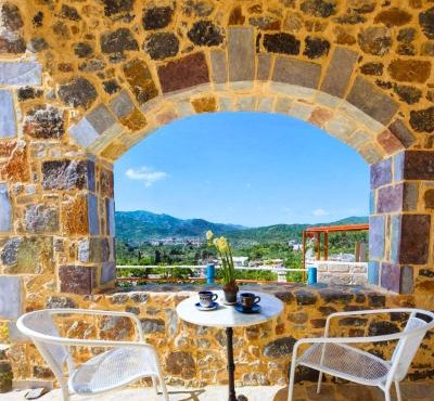 Roza Stone Studio with Private Veranda & Mountain view in Goníai