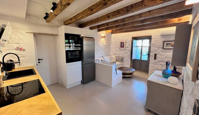 Sand Key Villa 3 - Luxury apartment with a pool in Santa Maria, Paros