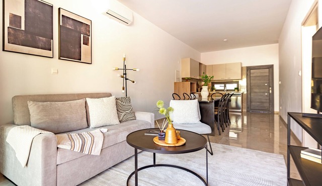 Sanders River Plaza - Super 2-Bdr Apt with Balcony in Limassol
