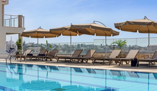 Sanders Seaview - Well-Furnished 2 Bdr Apt in Chloraka