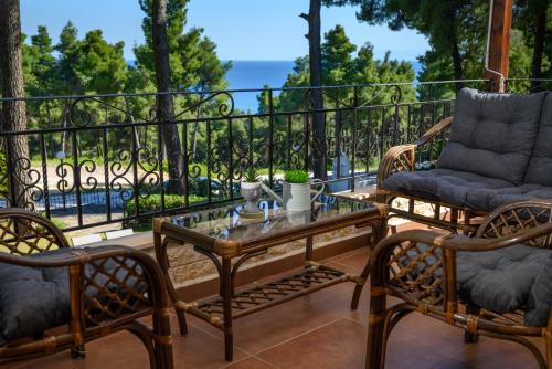 Sani Villa Elmira in Sani Beach