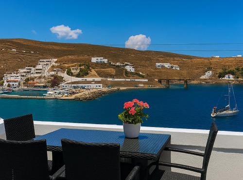 Seafront Alos Gem - Loutra Seaview Escape in Loutra