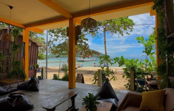 Seashell Guesthouse, bar and tattoos
