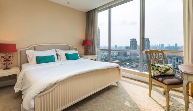Serviced 2 Bed Panoramic Sky Villa with Pool and BTS