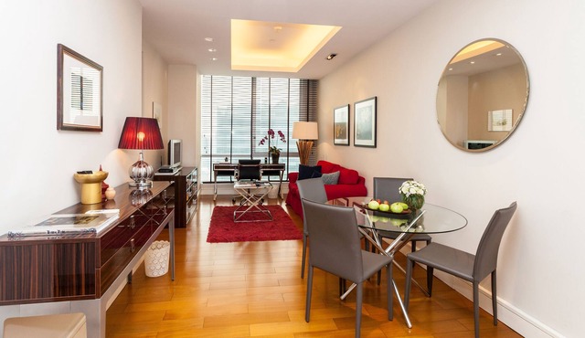 Serviced 2 Bed PENTHOUSE SKY VILLAS with View, Pool and BTS