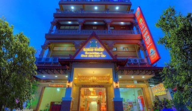 Seventh Heaven Hotel and High Bar