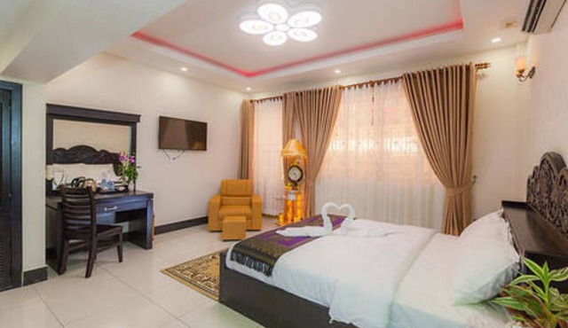 Seventh Heaven Hotel and High Bar