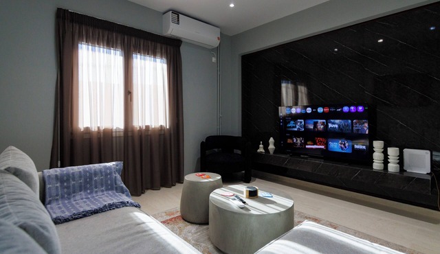 Silk Luxury 1 bedroom Hideout in Vari