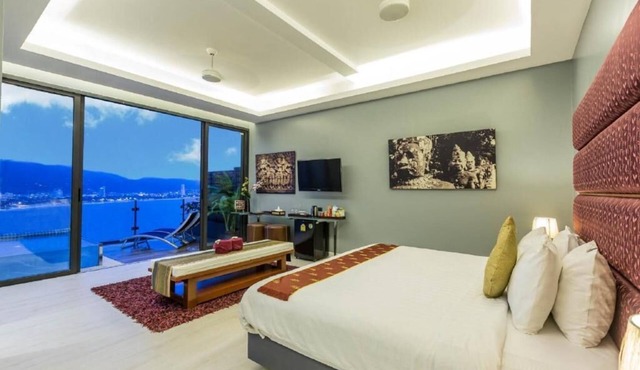 Sky Suites with Balcony (007)