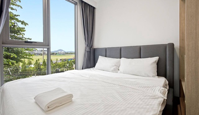 Skypark Laguna 2BR, Golf View, Rooftop Pool in Cherngtalay