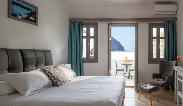 Smaragdi Hotel in Santorini