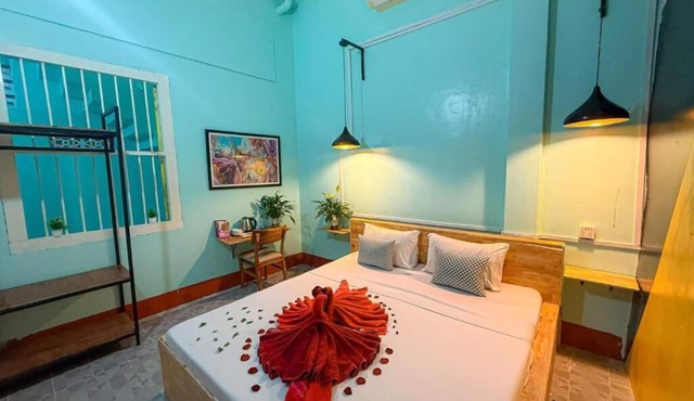 Social Backpacker Hostel & Rooftop Bar in Battambang