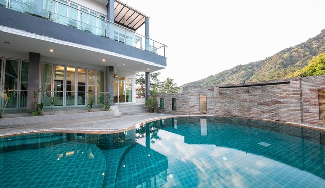 Spacious 2 Bedroom Apartment with Kitchen in Kata with Pool & Mountain View