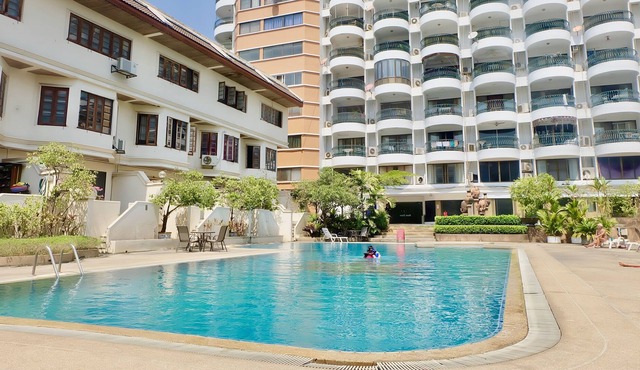 Spacious 2BR Condo w PoolWIFI @Hillside 4 Nimman