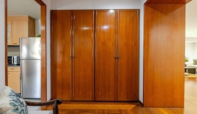 Spacious 4-bedroom Penthouse.8 min to BTS. Next to Emsphere. Elevator+Wheelchair