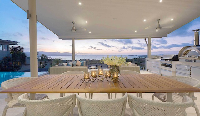 Spacious 5-bedroom Private Villa with Family Infinity Pool and Incredible Sunset