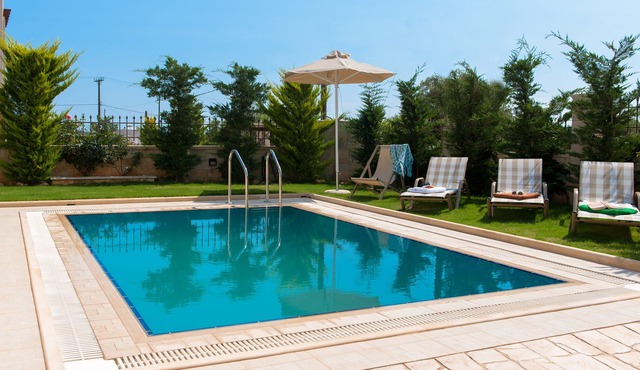 Spacious pool villa close to Rethimno and beach