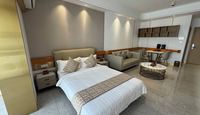 Spacious Riverview Studio at Wealth Mansion w/Infinity Pool