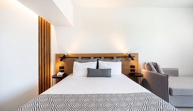 Standard Double Room – Inland View