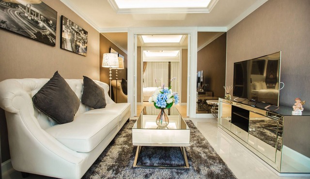 State Tower Silom Near BTS sky train MRT, Skybar sirocco