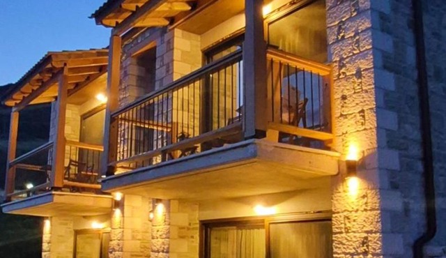 Stone Loft Suite in Karpenisi