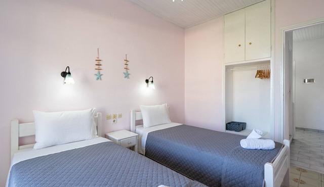 Studio 'Alexandros Studios 6' with Shared Pool, Wi-Fi and Air Conditioning in Roda