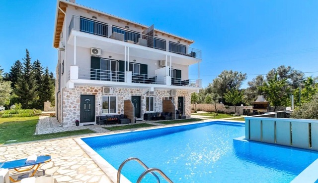 Studio Apartment 'Groundfloor 2' with Sea View, Wi-Fi and Air Conditioning in Lefkada