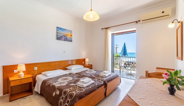 Studio Apartment 'Mires House Front 2' with Sea View, Wi-Fi and Air Conditioning