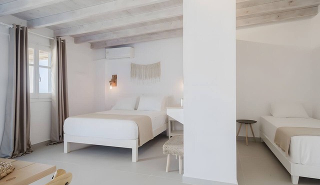 Studio Apartment 'Thalassa Suite 7 Large' with Sea View and Shared Pool in Αρκάσα