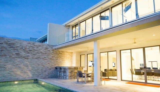 Stunning ocean views & special rates at luxury 3-bedroom villa