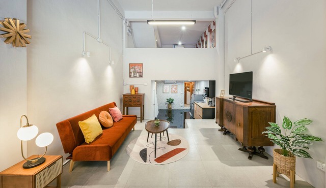 Sukhumvit entire house- 2 mins walk from skytrain