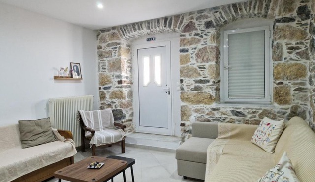 Summerstone Cottage - Very high speed wifi - ideal for remote work in Aliveri
