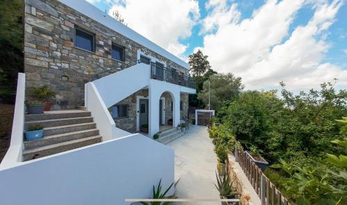 Sunny Rock Apartments
