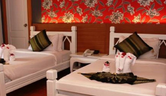 Superior twin bed with Garden View