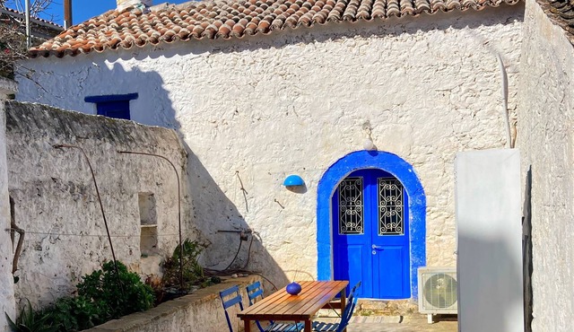 Thalassa. the new old traditional house in pragmateftis