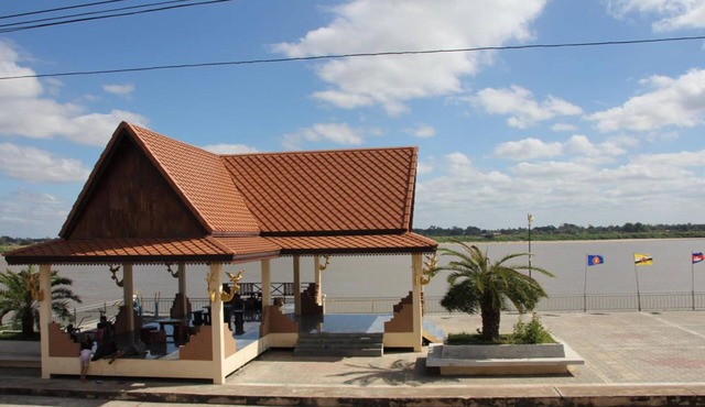 Thatphanom River View Hotel