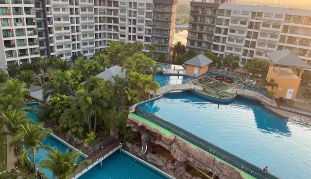 The biggest pools in Pattaya for monthly vacation. Close to Jomtien Beaches.