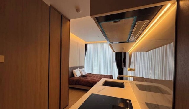 The Bright 8Z9E Vue Aston