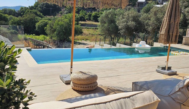 THE COTTAGE-Modern Tradition-Luxury 2-BR Boho Retreat with Private Infinity Pool in Limassol