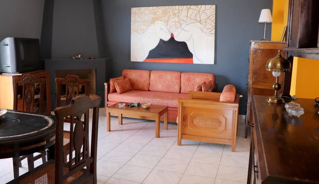 The holiday apartment is in a beautiful and quiet hillside location close to the in Saronida
