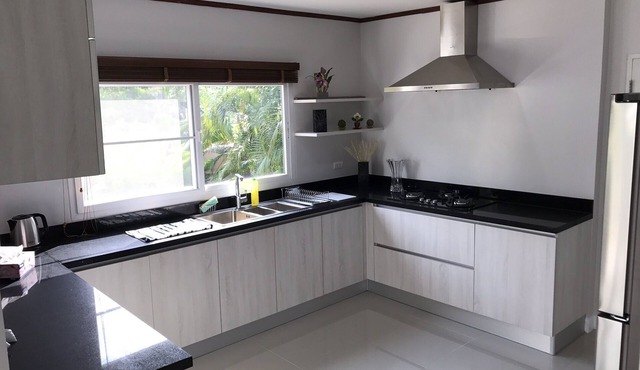 The Palm House Phuket, Thalang.