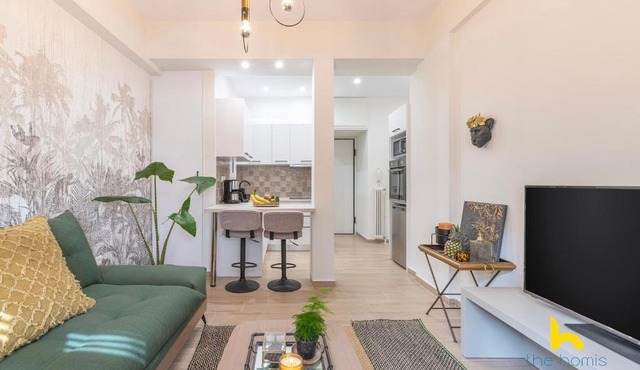 The Urban Jungle Escape Corner APT Near Acropolis