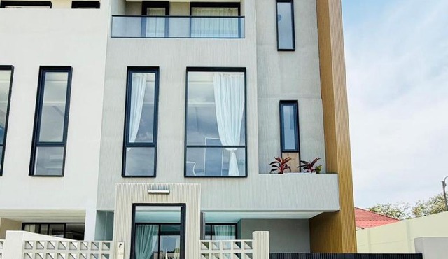 The White Heaven 4BR KTV BBQ Rooftop Swimming pool