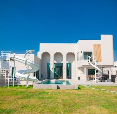 The Woofington Pet Friendly Pool Villa