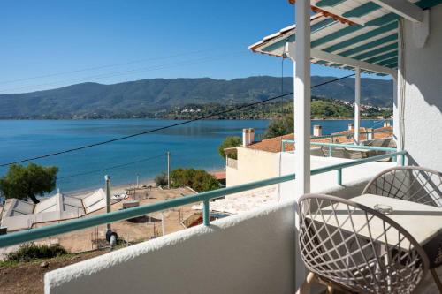 Theodora Rooms in Poros