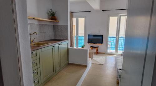 To Nisaki in Loutraki