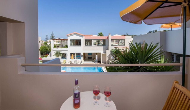 Toxo Hotel & Apartments