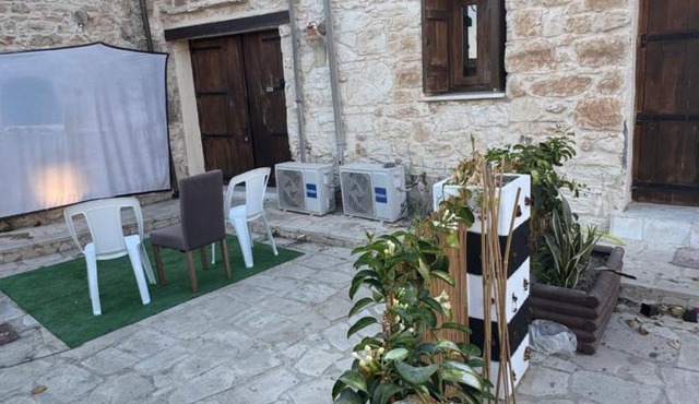 Traditional Stone House for Summer Escapes in Marathounda